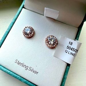 NWT Halo set round cut CZ earrings